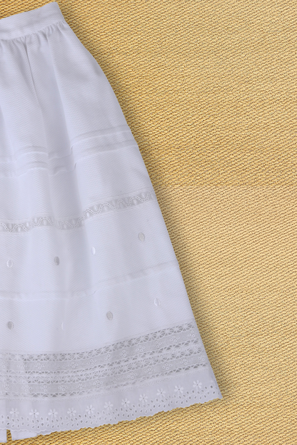 Faldon Corto Pique Con Tira Bordada De Algodón