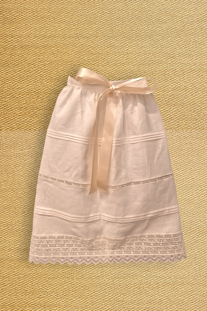 Faldon Ceremonia Con Tira Bordada De Organza Blanco